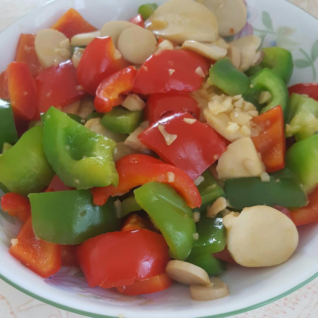 青椒炒鸡腿菇