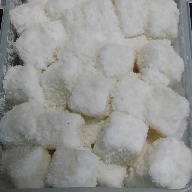 椰丝牛奶小方糕