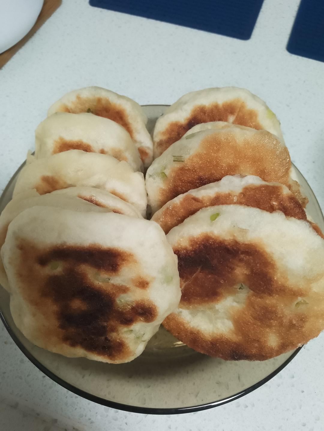 懒人版葱香发面饼 要多软有多软 零失败的方子 附细节视频详解