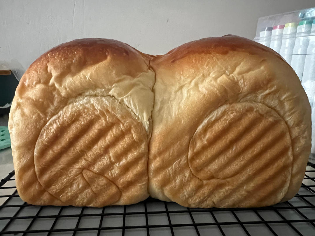 用烤箱自己做面包--手工牛奶吐司面包