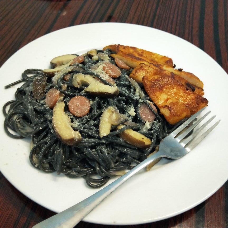 奶油蘑菇墨鱼意面