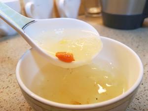 雪燕桃胶皂角米银耳汤的做法 步骤5