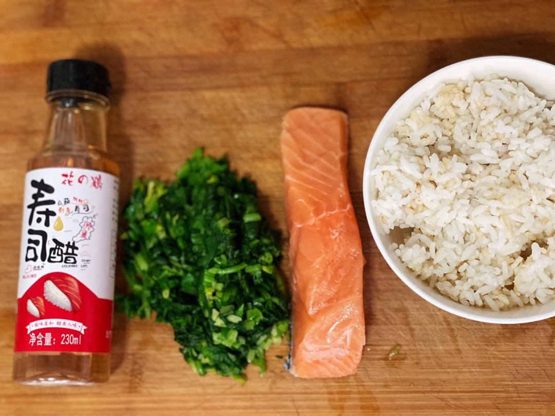 菠菜三文鱼饭团——消灭剩米饭