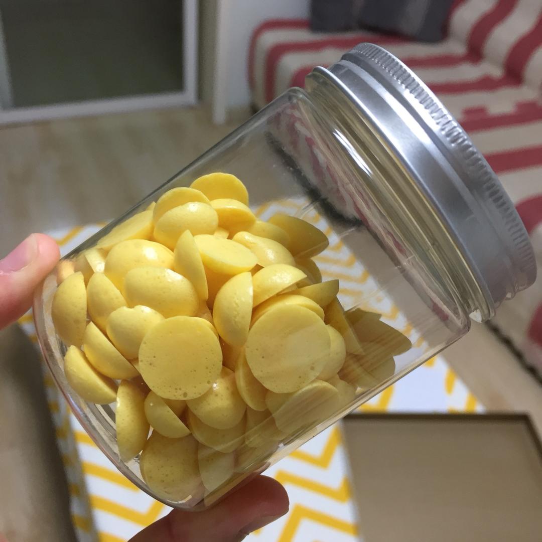 入口即化的无添加蛋黄溶豆