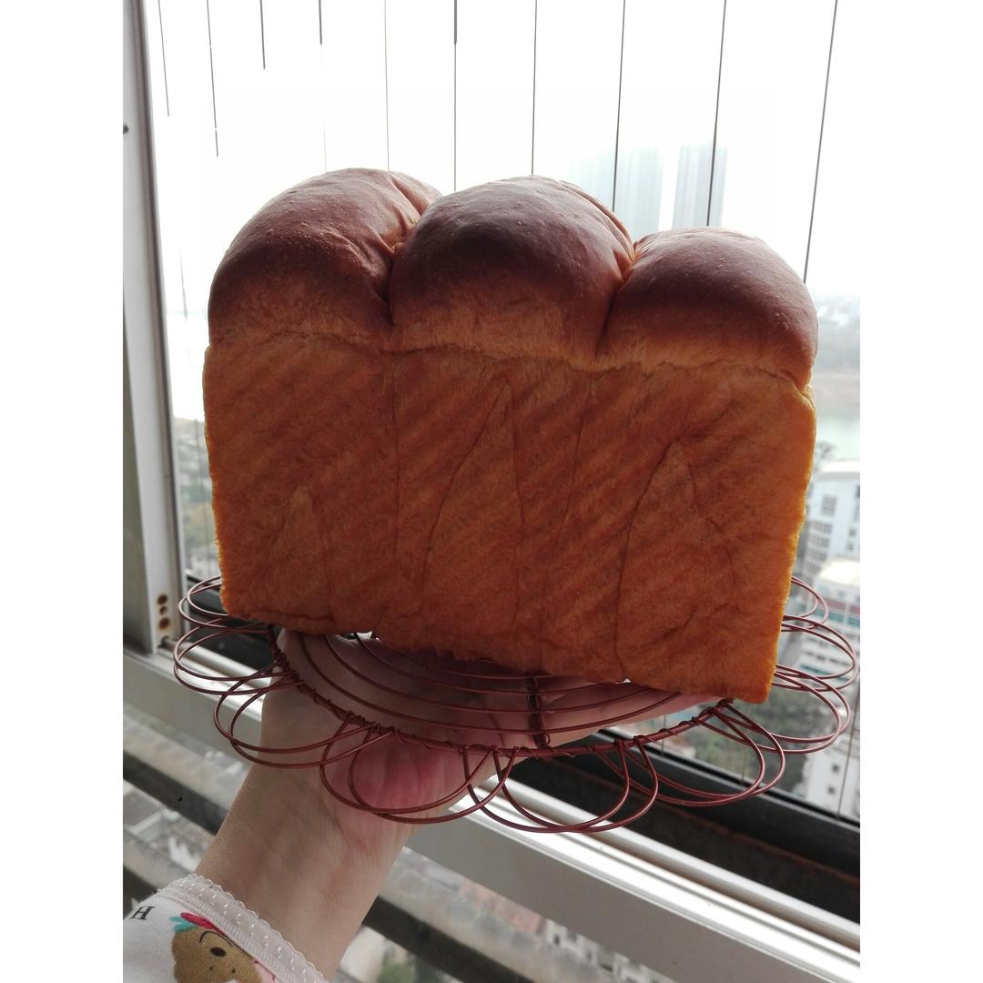 全蛋白奶香手撕吐司--#皮黑森林#