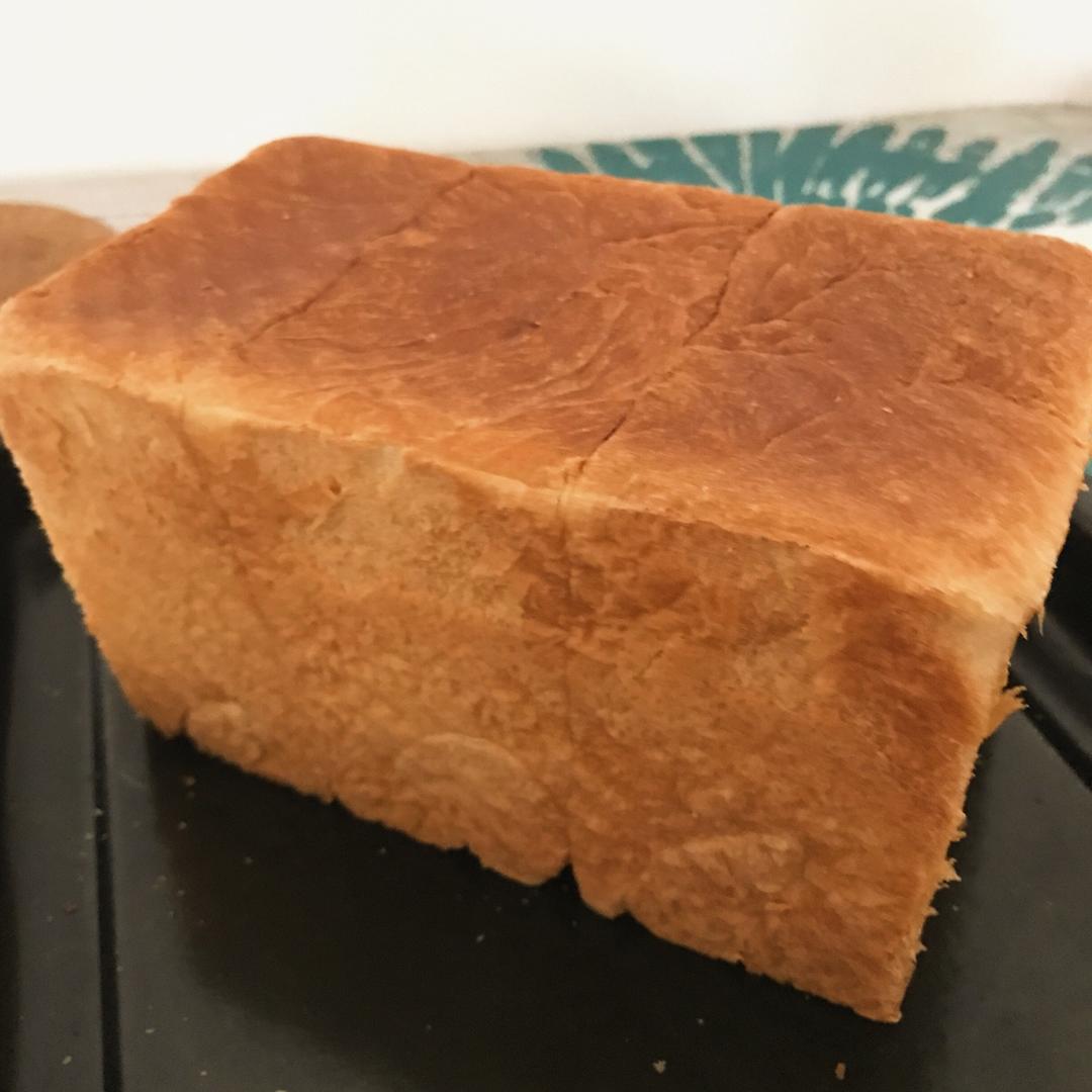 用烤箱自己做面包--手工牛奶吐司面包