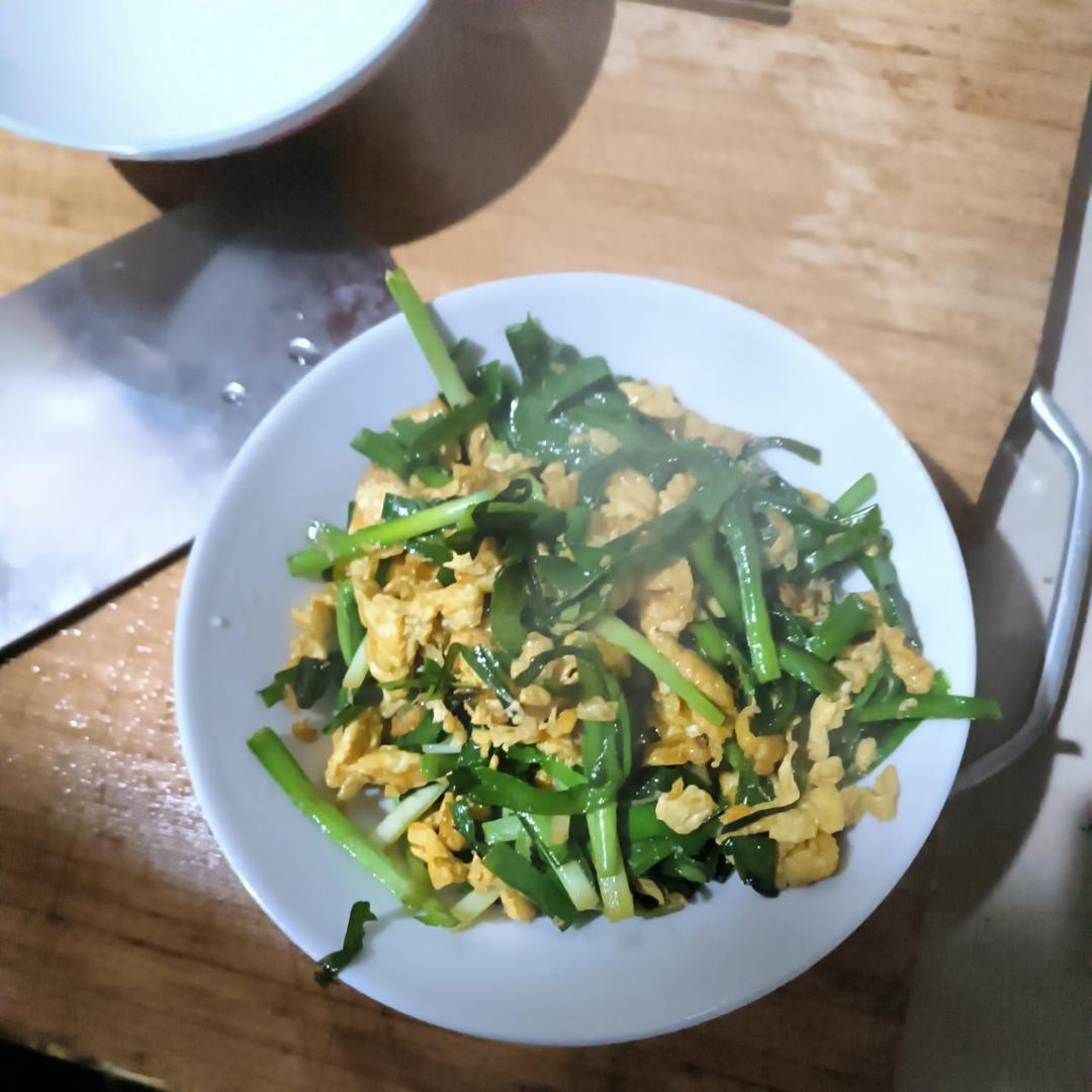 简易版韭菜炒鸡蛋（鸡蛋味道非常鲜嫩）