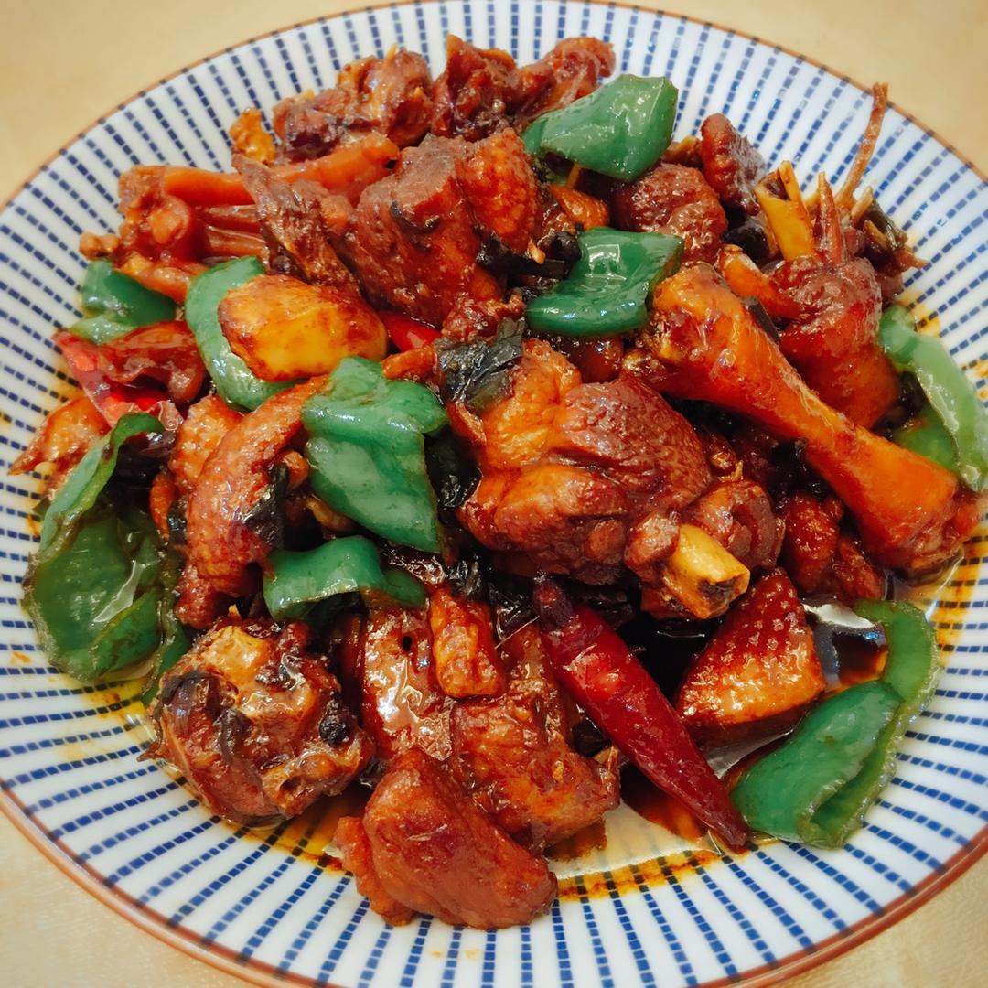 家常菜 啤酒鸭 书含mama做的啤酒鸭 鸭腿,啤酒,葱,姜,蒜,干辣椒,八角