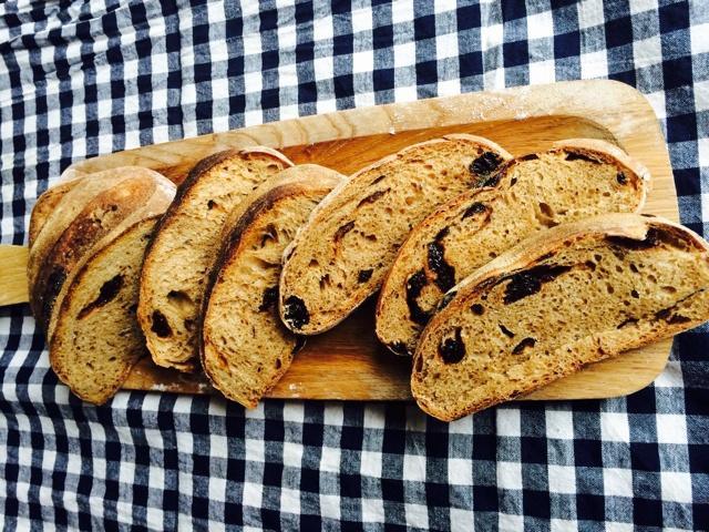 手揉面包-----小豆蔻西梅全麦面包的做法