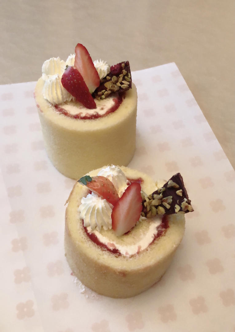 草莓年轮蛋糕，不用抹面不怕卷裂，好看又好吃，圣诞蛋糕就是她了！