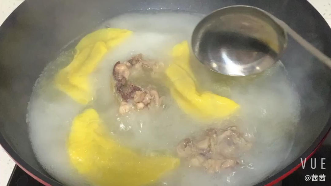 蛋饺老母鸡汤