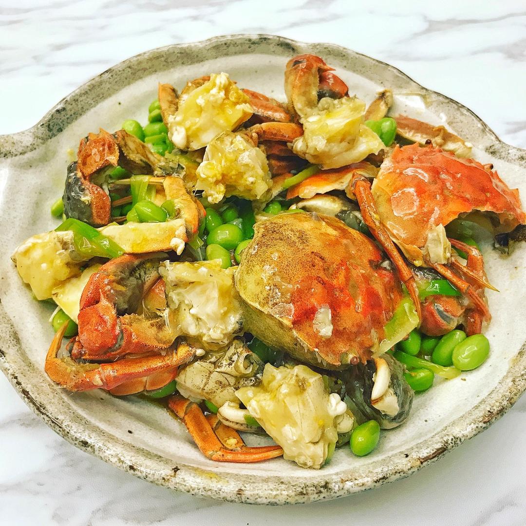 小薇001做的酱炒螃蟹六月黄毛豆