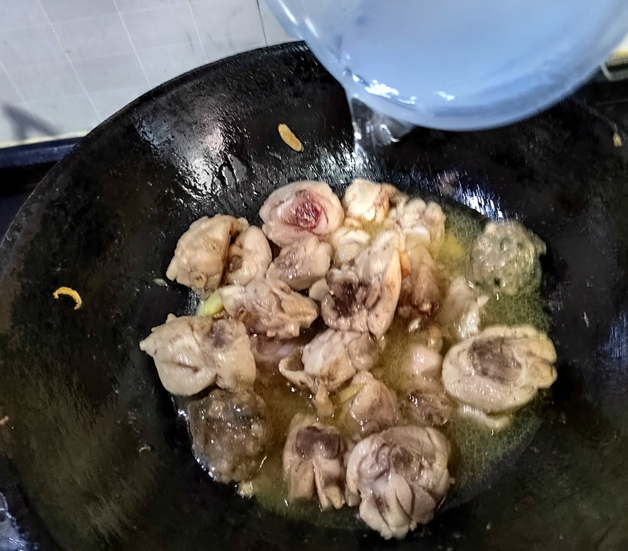 咖喱土豆焖鸡的做法 步骤2