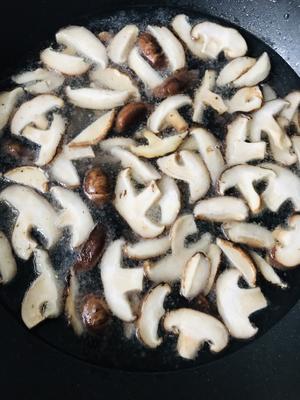 香菇肉丝汤的做法 步骤4
