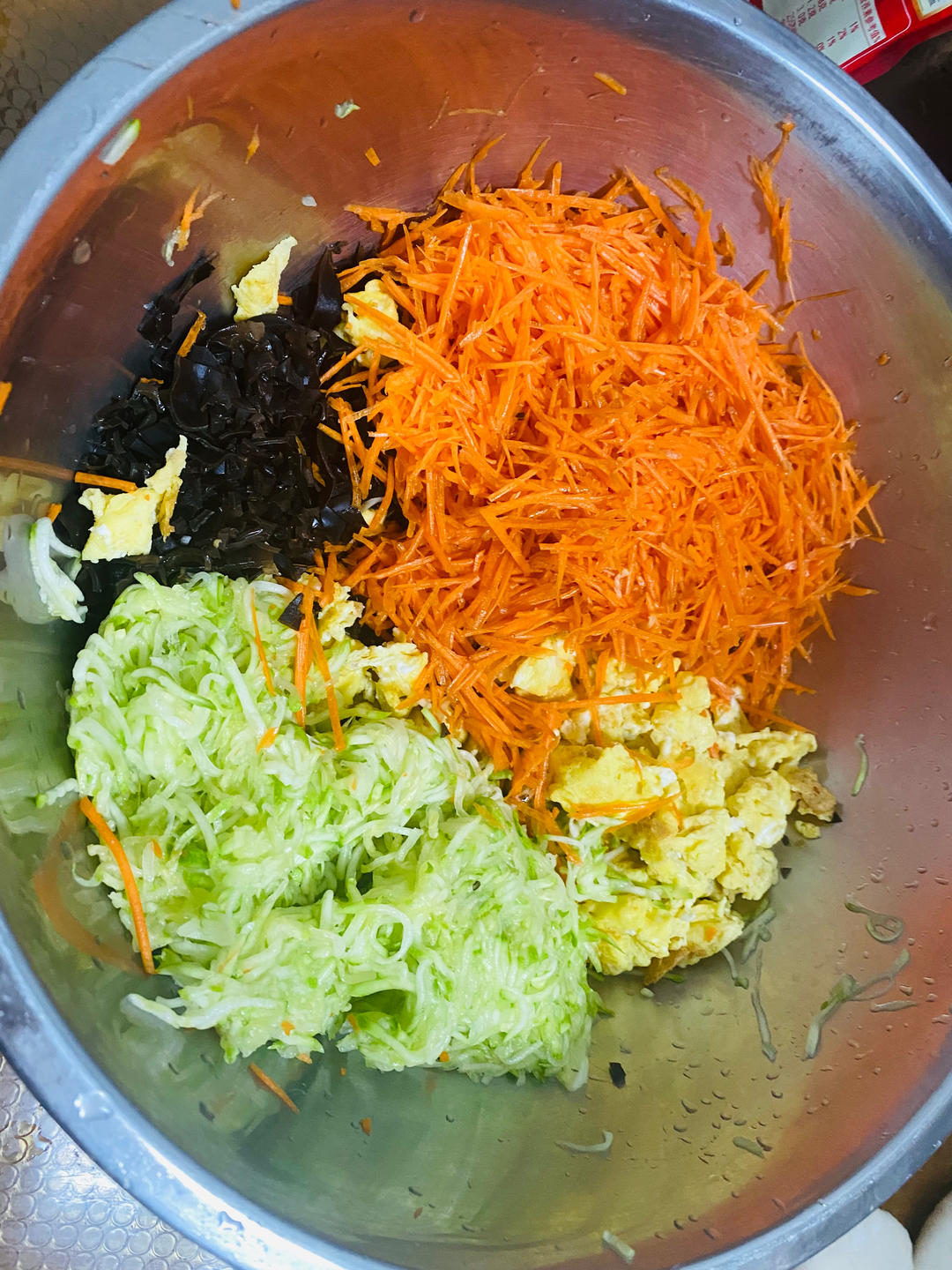 低脂低卡一口一个西葫芦鸡蛋素蒸包