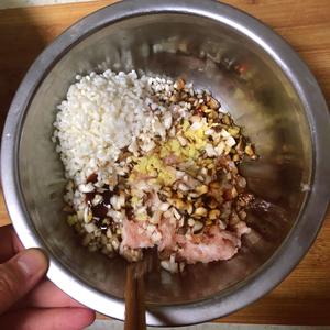 蒸糯米肉丸子的做法 步骤2