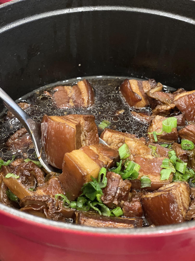 鲍鱼仔鹌鹑蛋红烧肉