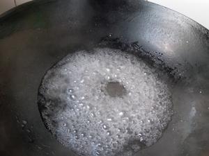 淀粉包裹后的糖霜花生米的做法 步骤4