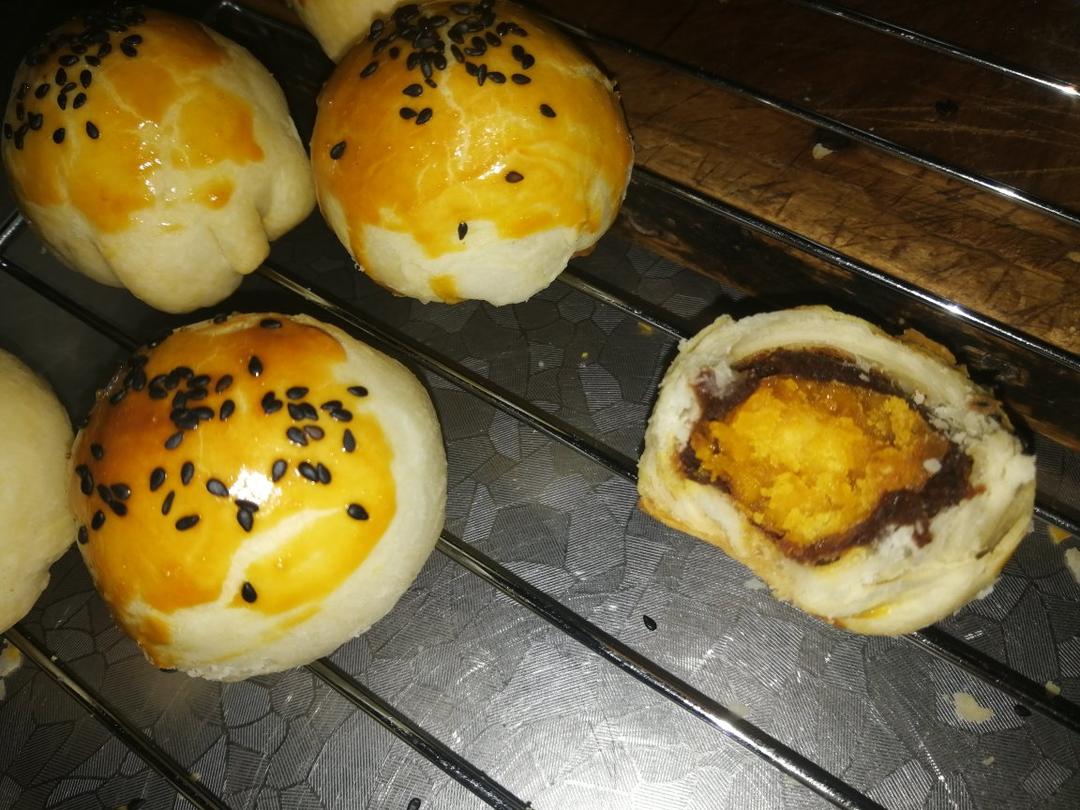 蛋黄酥（超详细步骤，附红豆沙馅做法）
