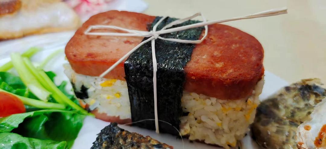 超简单的午餐肉饭团便当🍱🍱