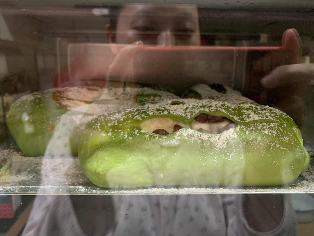 抹茶双色哈斯面包，红豆欧包