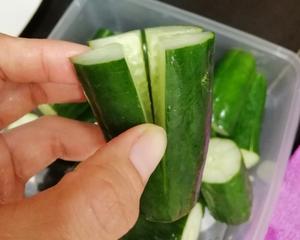 韩式黄瓜辣泡菜（不加糖的食谱）Oisobagi kimchi的做法 步骤1