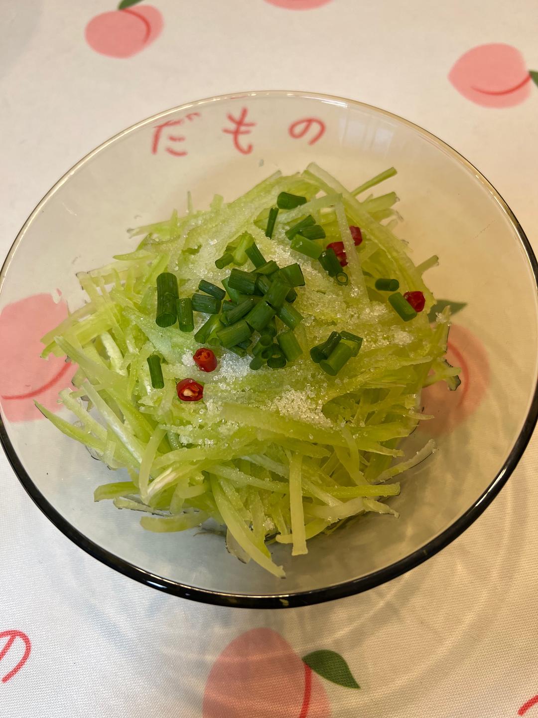 葱油莴笋的做法 步骤5