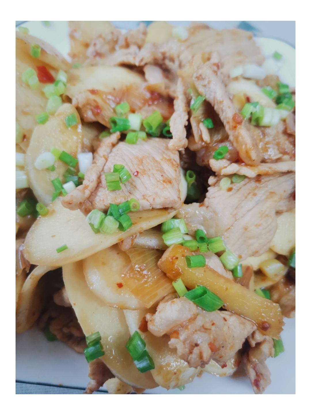 肉片炒茭白