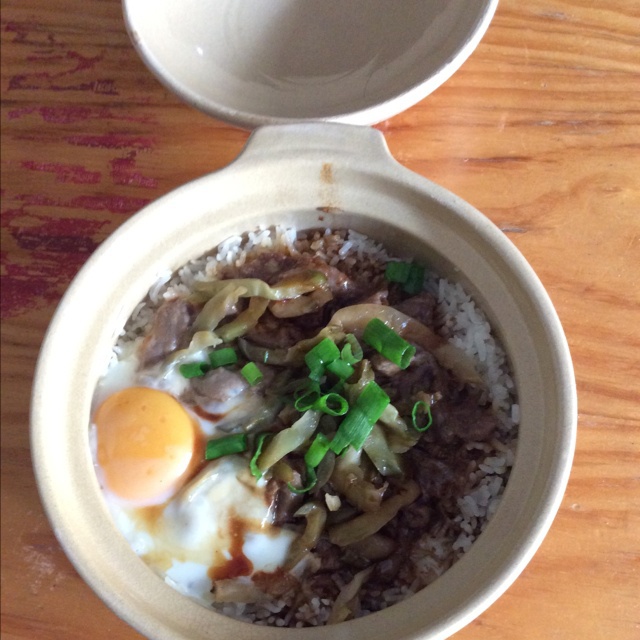 牛肉煲仔饭