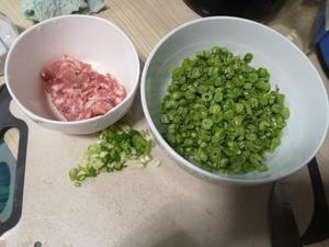 家常豆角肉末卤的做法 步骤2
