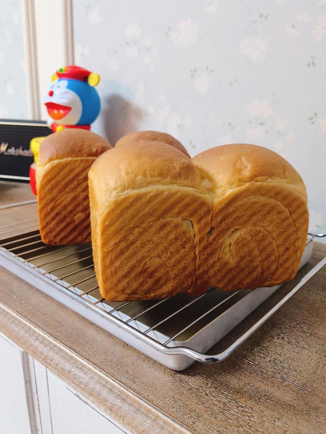 《Tinrry+》松松软软北海道云朵牛奶吐司