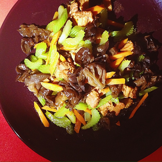 芹菜木耳炒肉丝