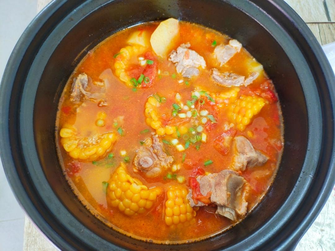 番茄土豆玉米排骨汤