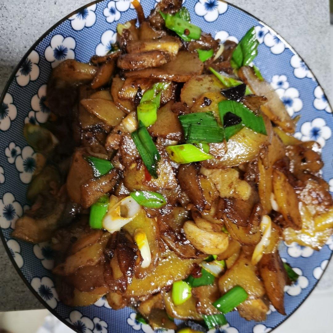 五花肉干煎土豆