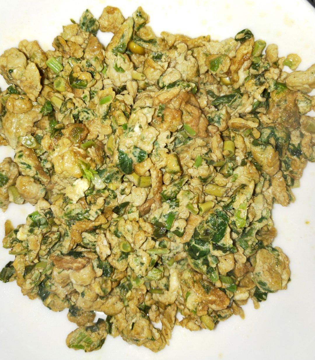 椿芽炒蛋，不美，味则浓！
