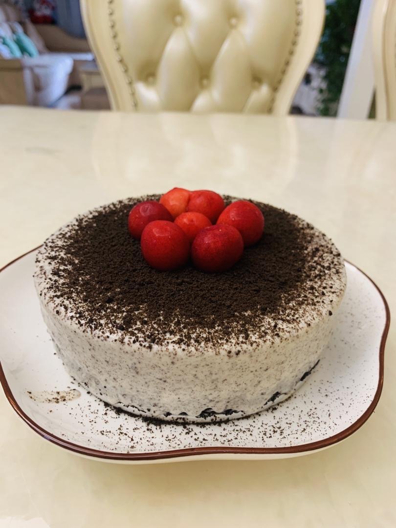 嫣跑一笑做的6寸牛奶奥利奥慕斯蛋糕