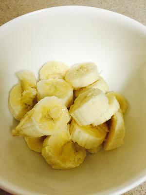 美味健康的香蕉松饼的做法 步骤2