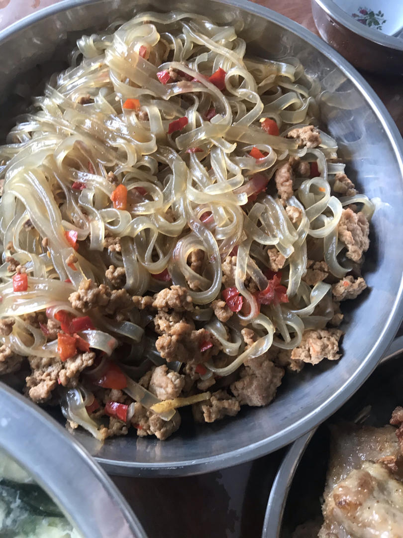 10分钟快手菜，巨下饭的肉沫粉丝煲