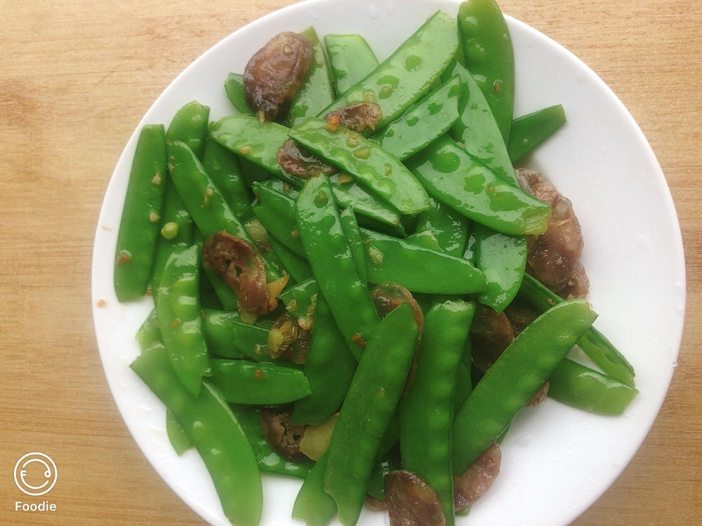 超脆爽的荷兰豆炒香肠