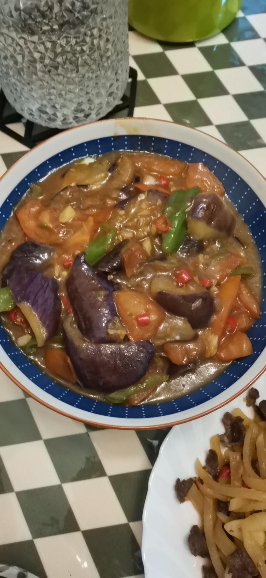 红烧茄子（佐西红柿尖椒）