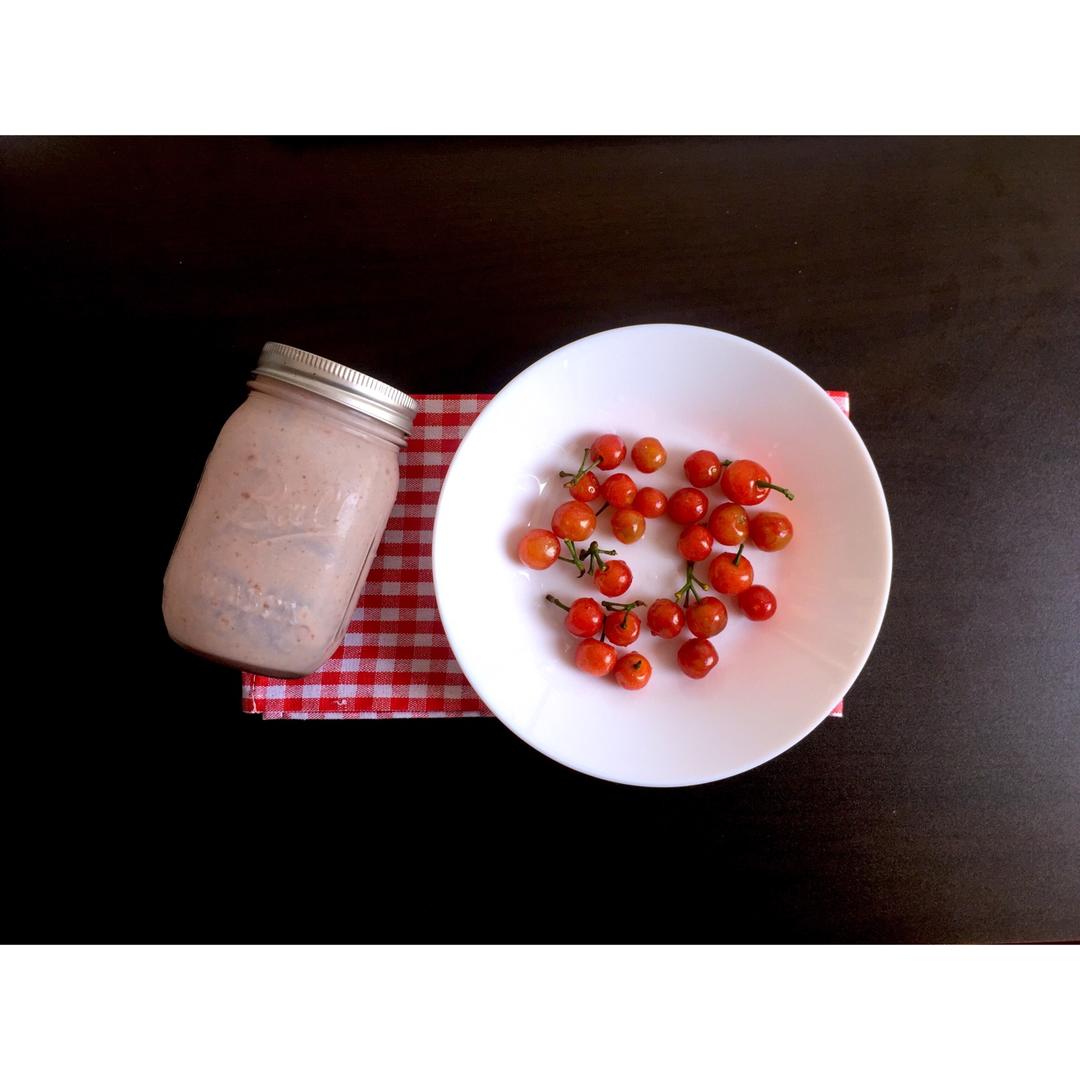红枣红豆薏仁牛奶粥