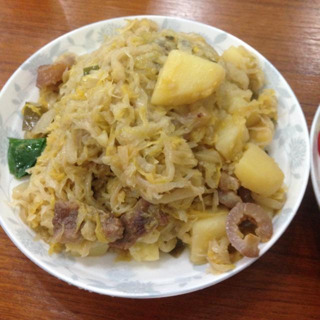 酸菜炖土豆的做法