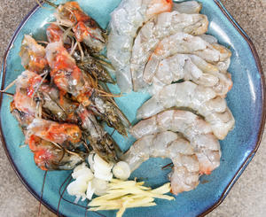 大虾烧白菜的做法 步骤1