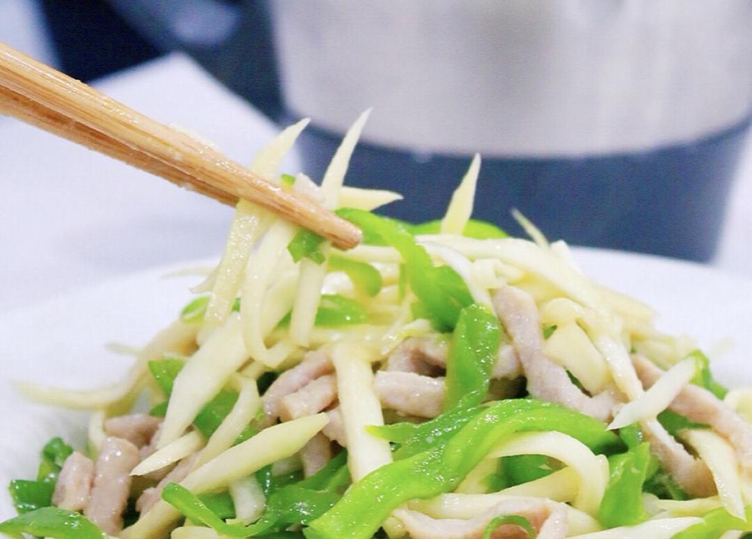 小美 | 青椒肉丝炒茭白的做法