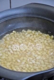 凉拌酸辣黄豆的做法 步骤2