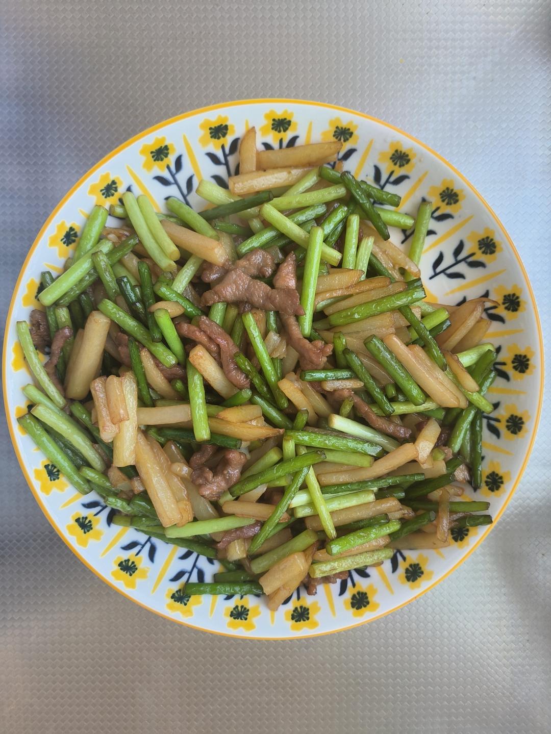 土豆炒蒜苔