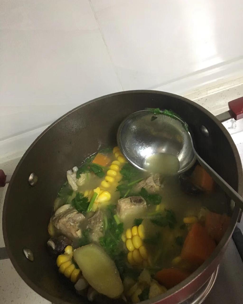 排骨玉米汤