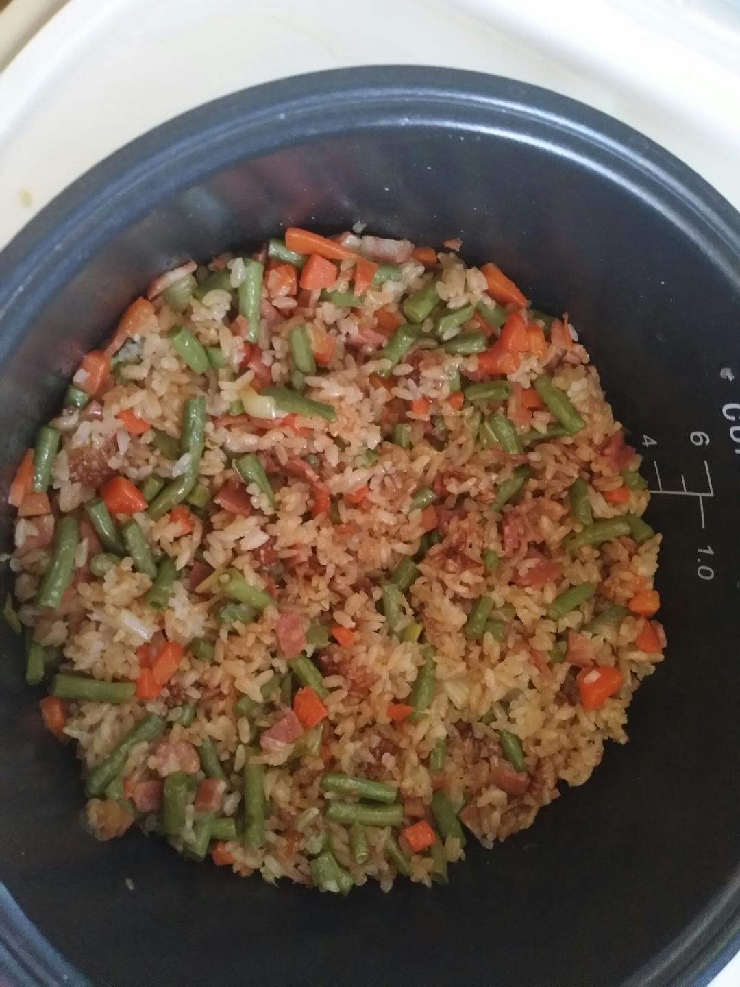 懒人版电饭煲香肠焖饭