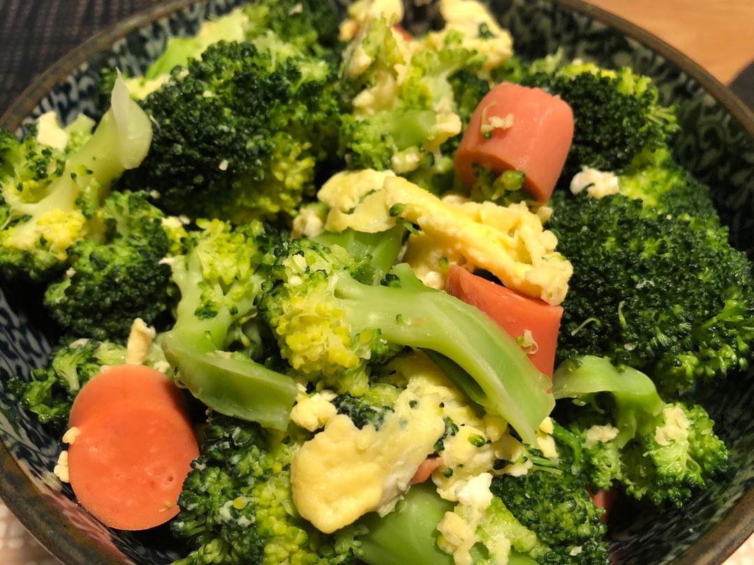 {☀快手晚餐☀}火腿肠滑蛋西兰花