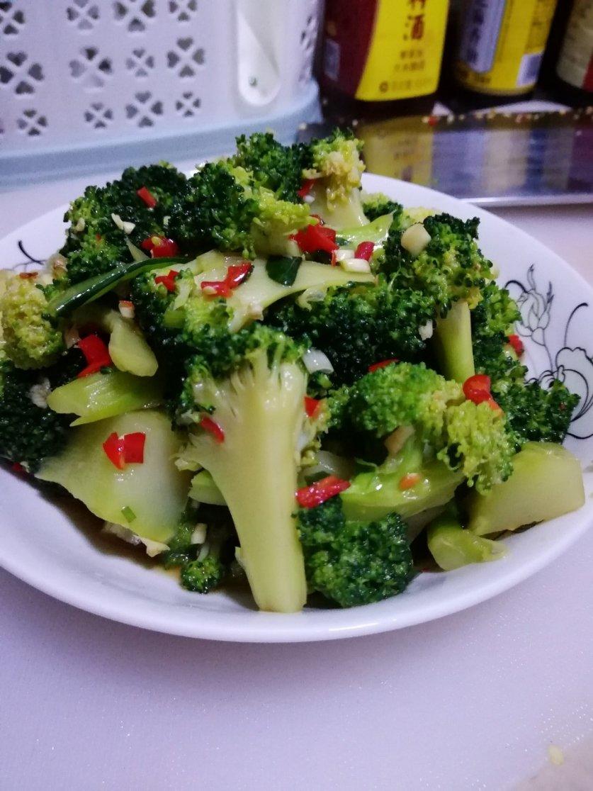 辣拌西兰花（简单又好吃）